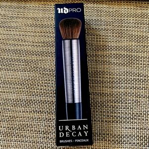 Urban Decay Optical Blurring F-105 makeup brush